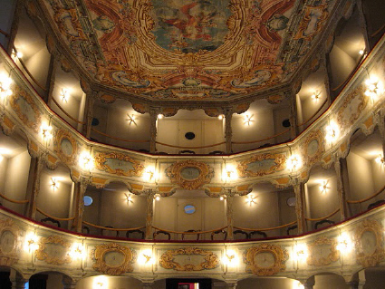 Teatro Flora Penna San Giovanni 