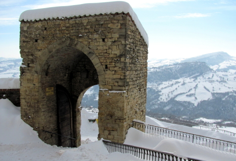 Porta della Pesa a Penna San Giovanni