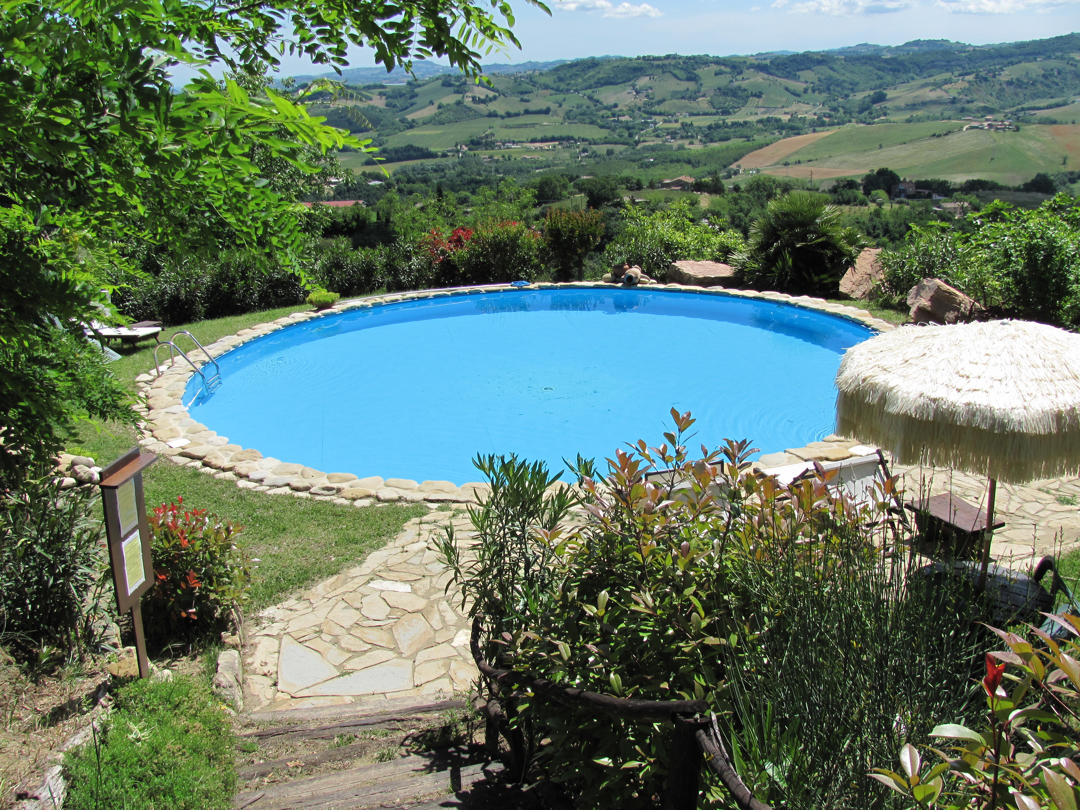 Casa vacanze con piscina nelle Marche a Penna San Giovanni 